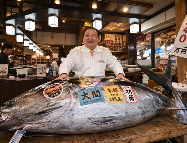 Early morning tuna auction experience at Toyosu Market