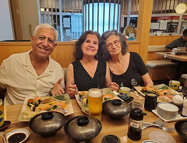 Fresh seafood tasting on a Tsukiji Market food tour in Tokyo