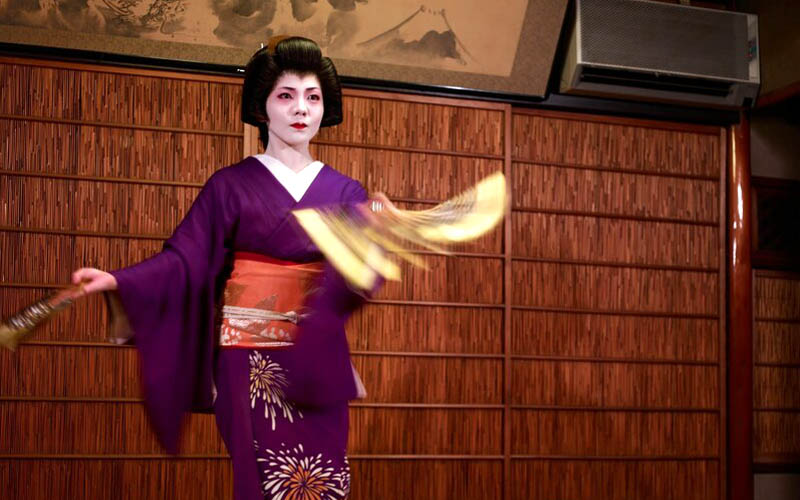 Discover Traditional Japanese Performing Arts - Traditional Japanese dance performance in Kyoto