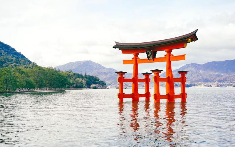 Hiroshima and Miyajima - Floating Torii and Historic Peace Park