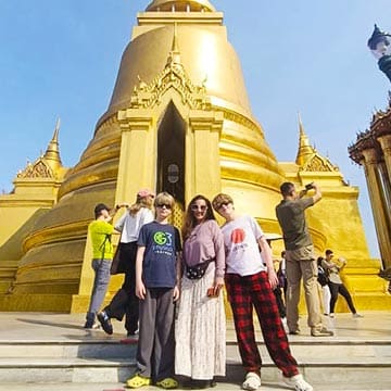 The gleaming gold golden stupa stupas of Thailand